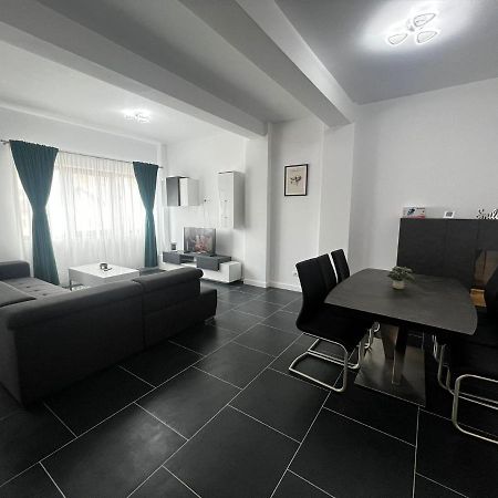Marvellous Aparthotel With Master Apartments Suceava Eksteriør billede