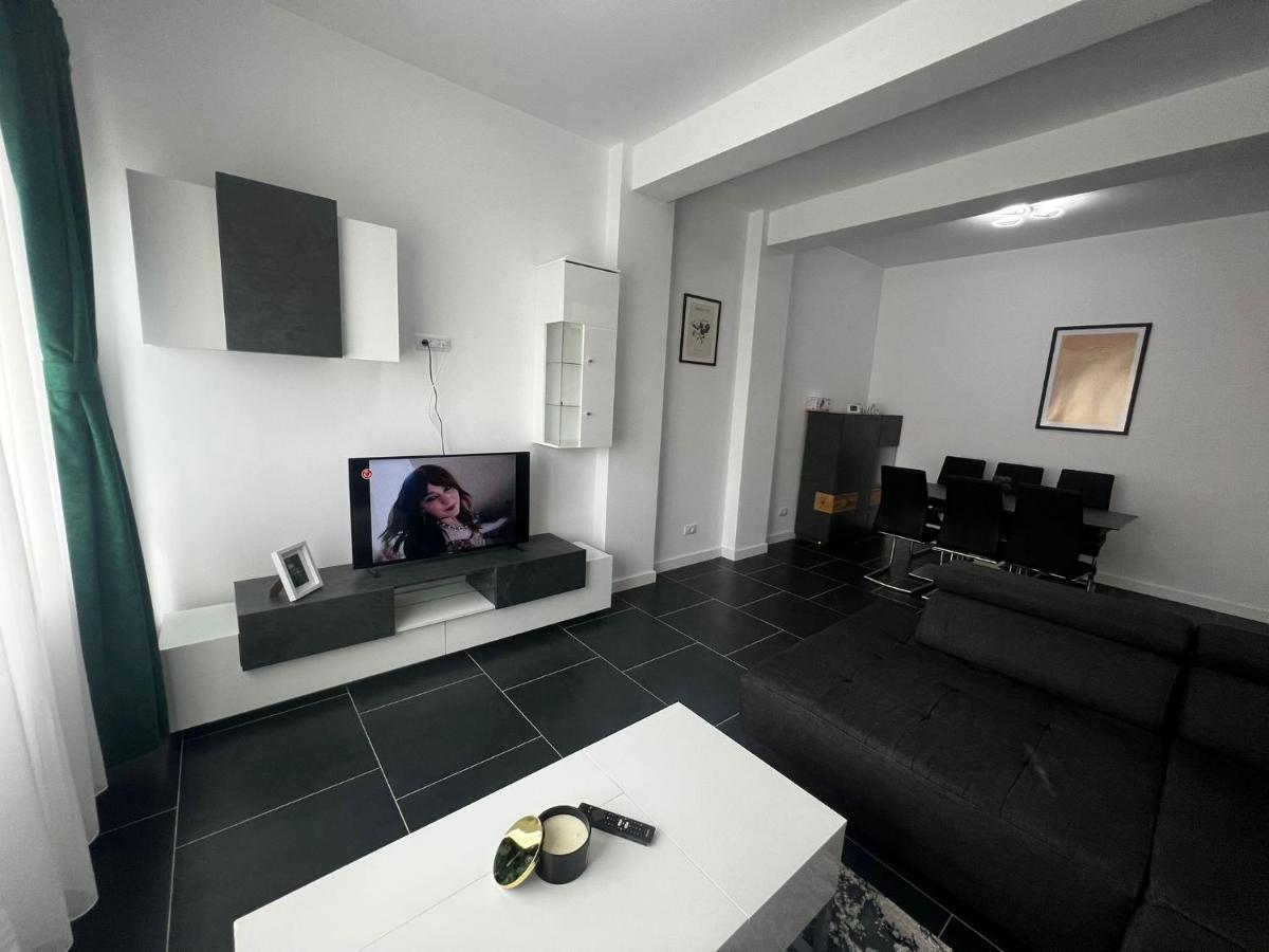 Marvellous Aparthotel With Master Apartments Suceava Eksteriør billede