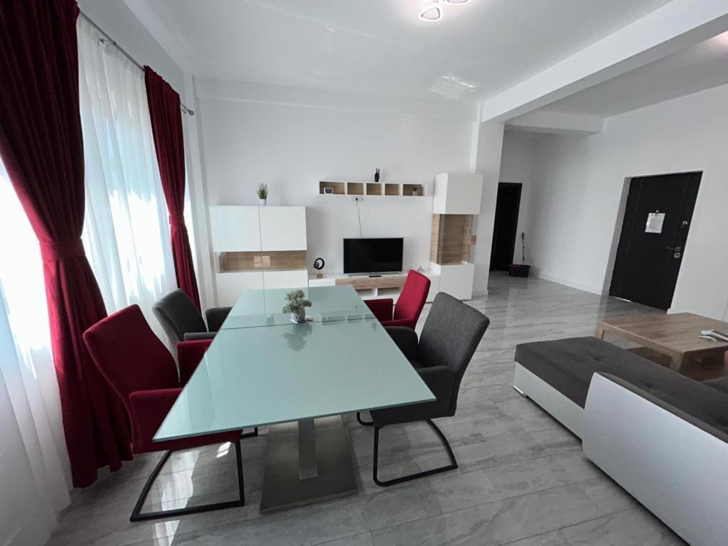 Marvellous Aparthotel With Master Apartments Suceava Eksteriør billede